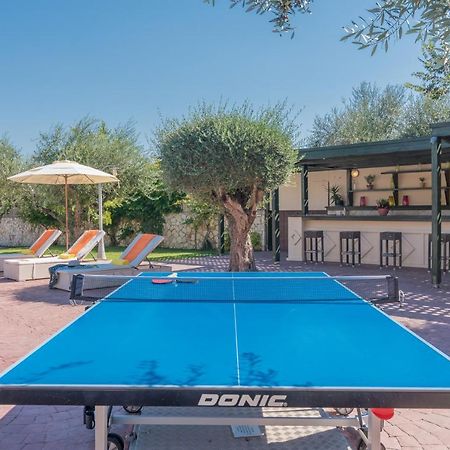 Makhairádhon Astarte Villas - Istar Villa With Tennis Court מראה חיצוני תמונה
