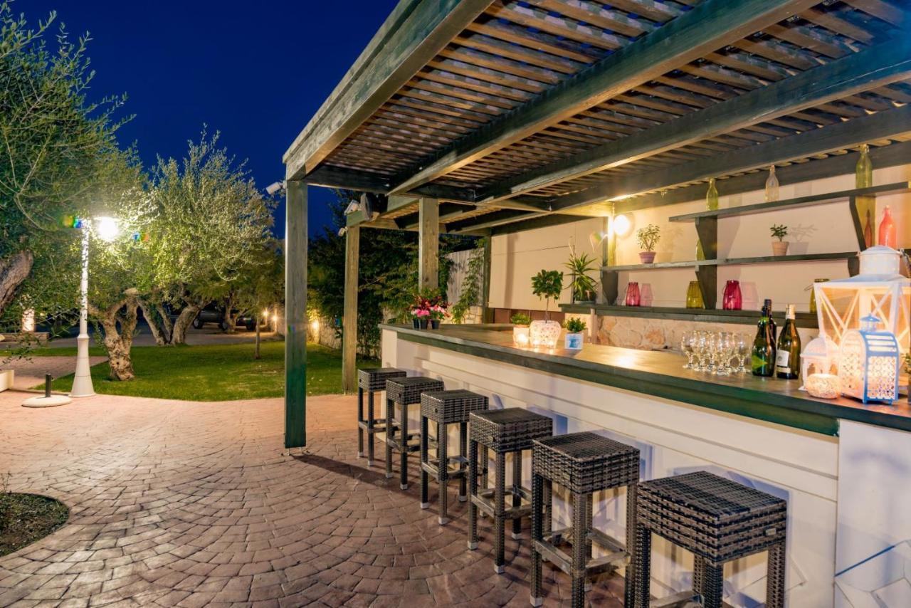 Makhairádhon Astarte Villas - Istar Villa With Tennis Court מראה חיצוני תמונה