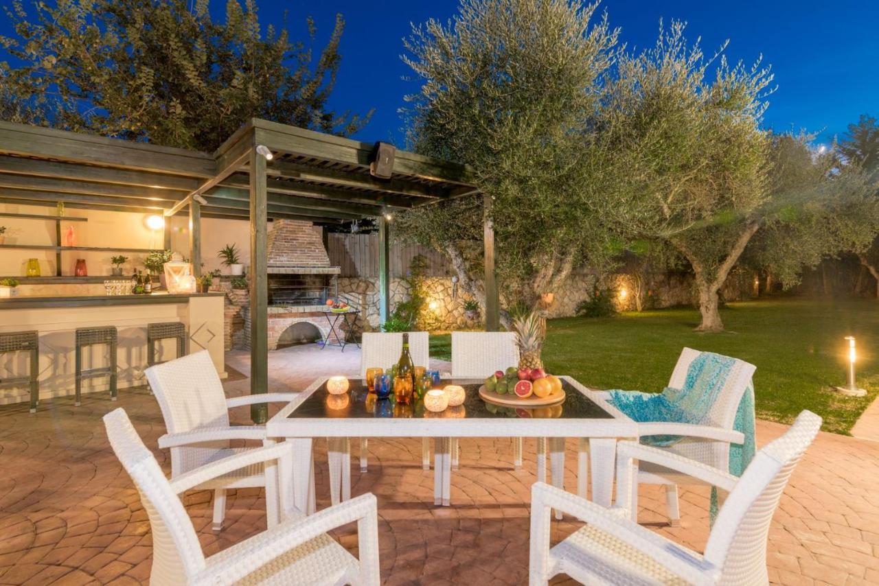 Makhairádhon Astarte Villas - Istar Villa With Tennis Court מראה חיצוני תמונה