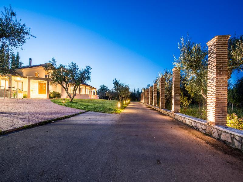 Makhairádhon Astarte Villas - Istar Villa With Tennis Court מראה חיצוני תמונה