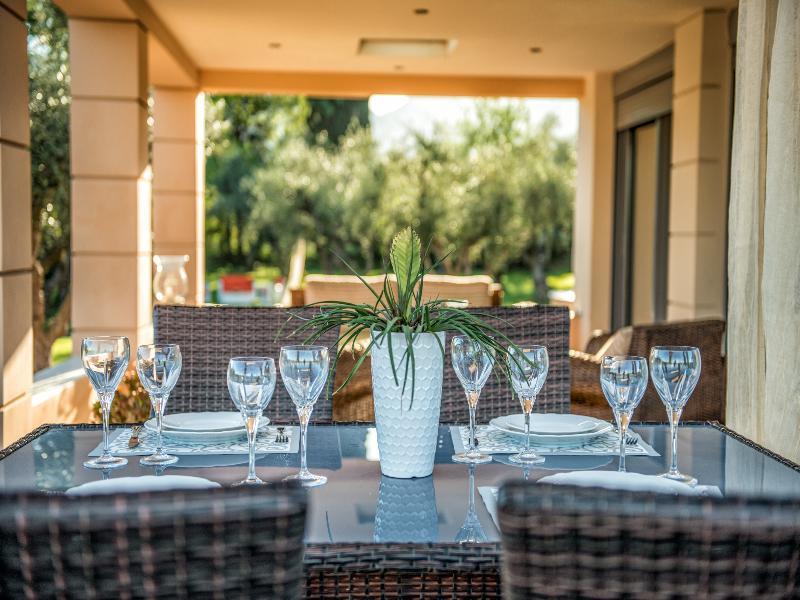 Makhairádhon Astarte Villas - Istar Villa With Tennis Court מראה חיצוני תמונה
